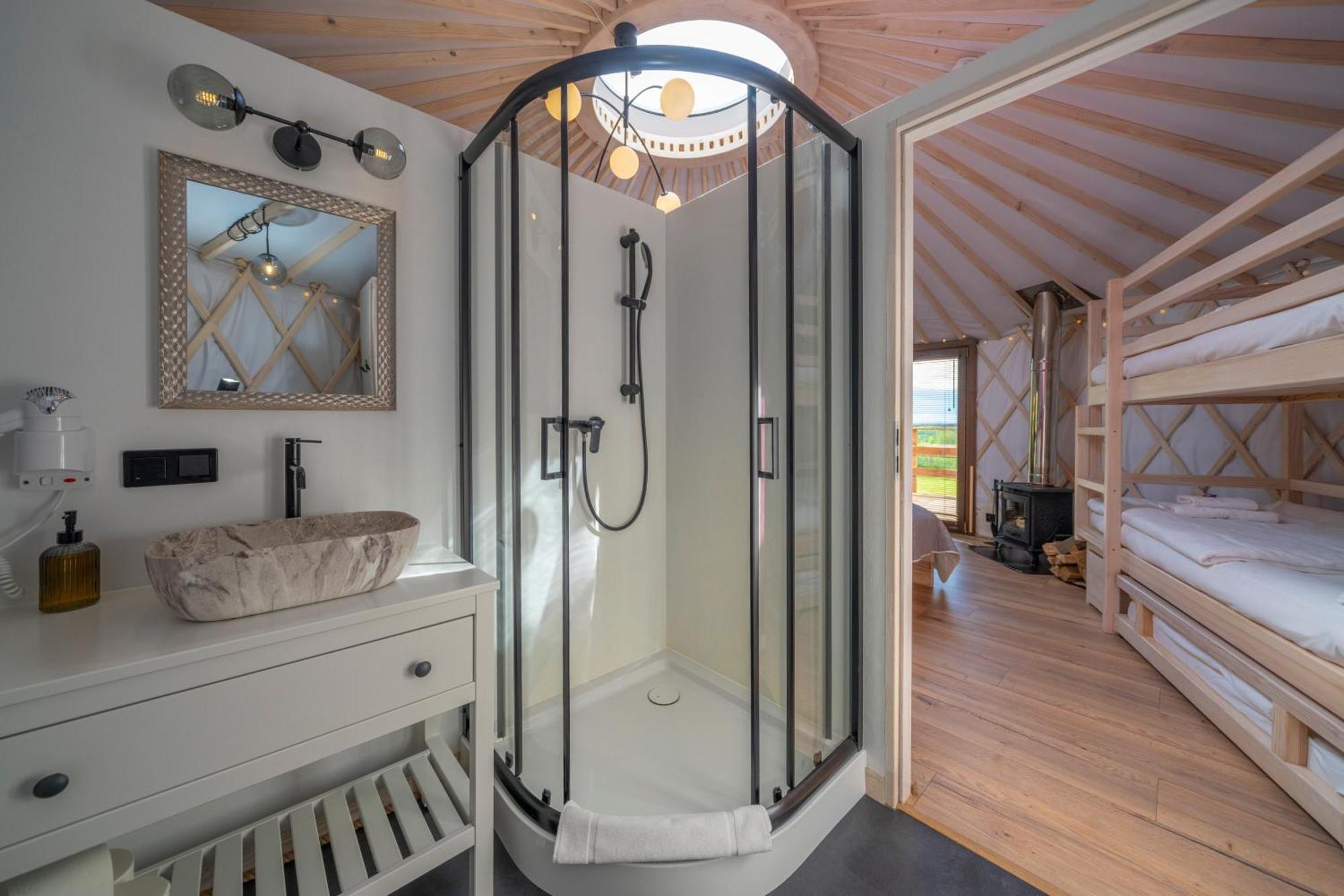 Bed and Breakfast Dom W Domu - Izera Glamping à Gajowka  Chambre photo